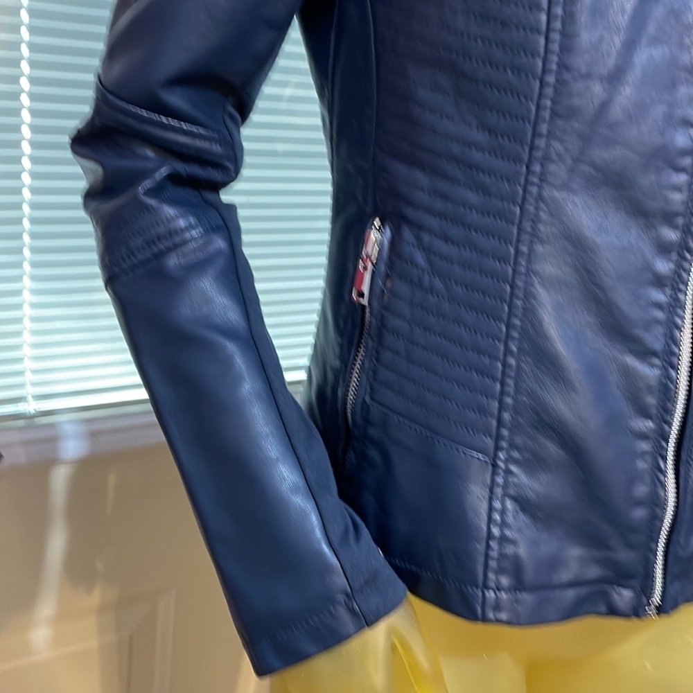 Black Rivet jacket - Picture 4 of 10